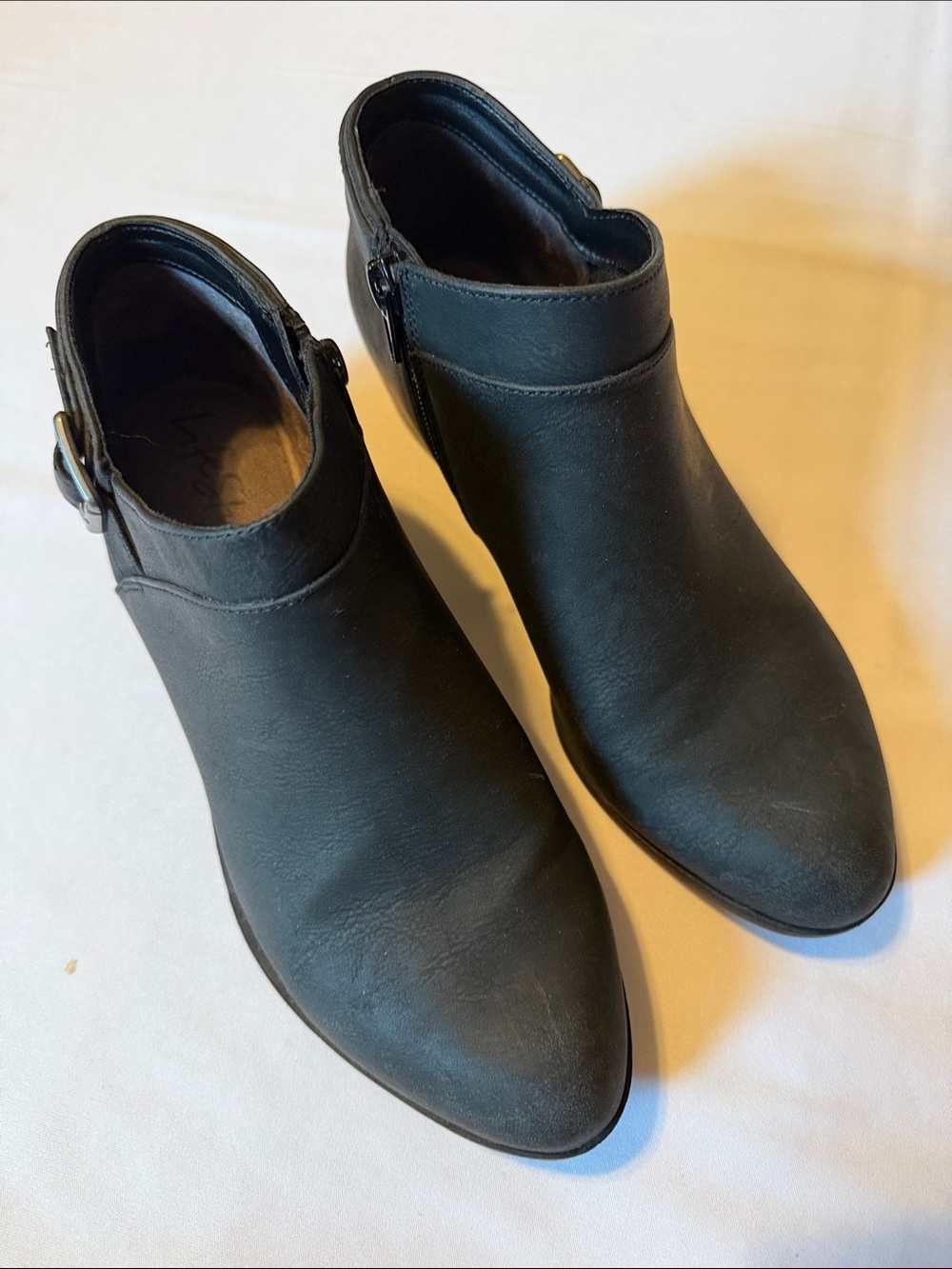 Life Stride Black Leather Low Heel Ankle Booties Shooties Women's Size 8.5